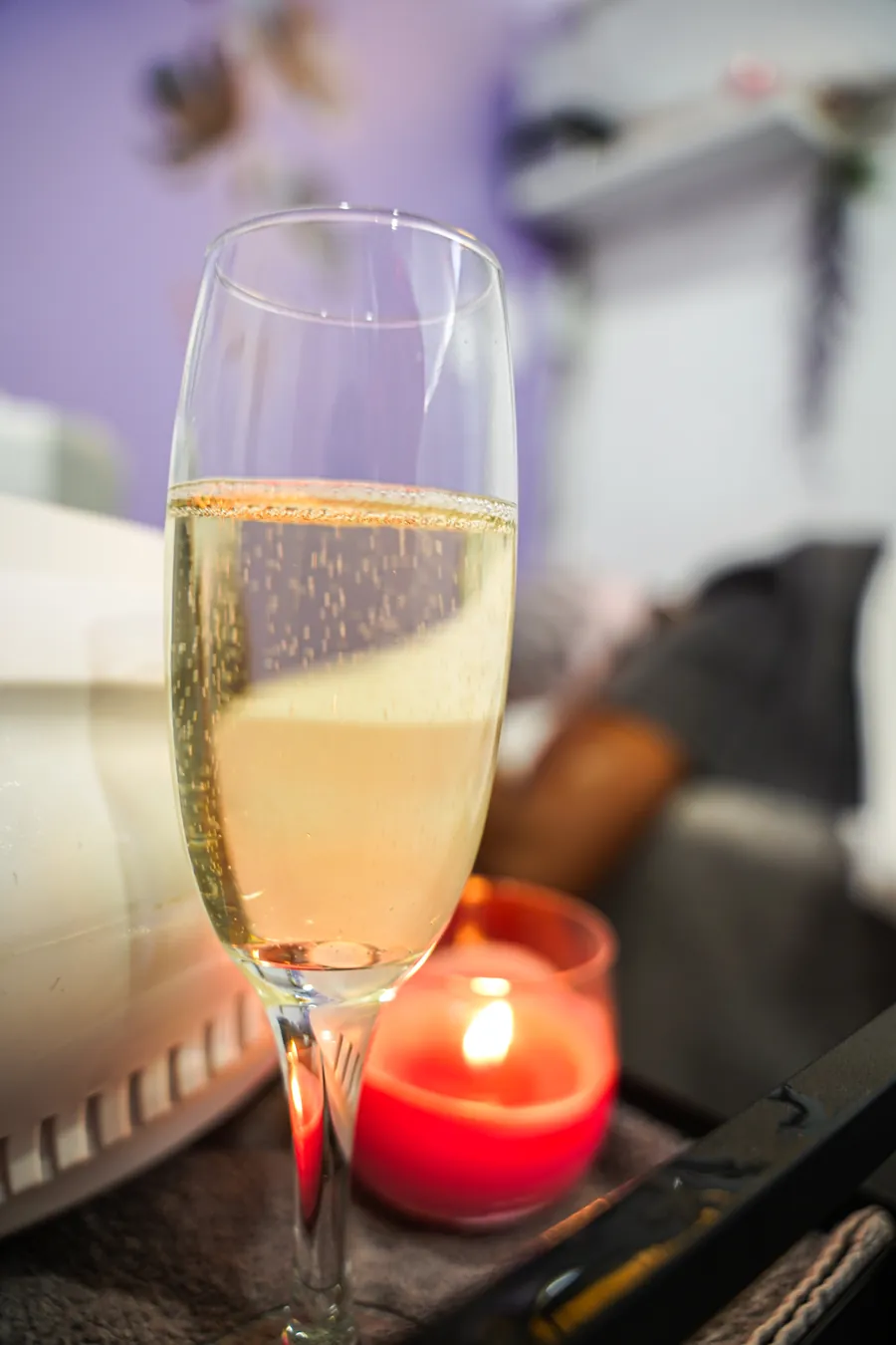 Massagem relaxante VIP com espumante e velas